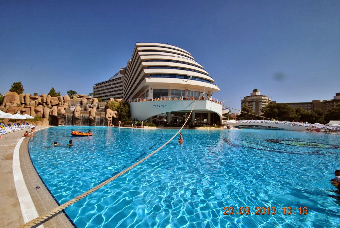 imagini hotel TITANIC LARA